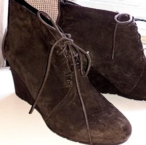 CLARK'S WEDGE SUEDE BOOTIE SZ.10